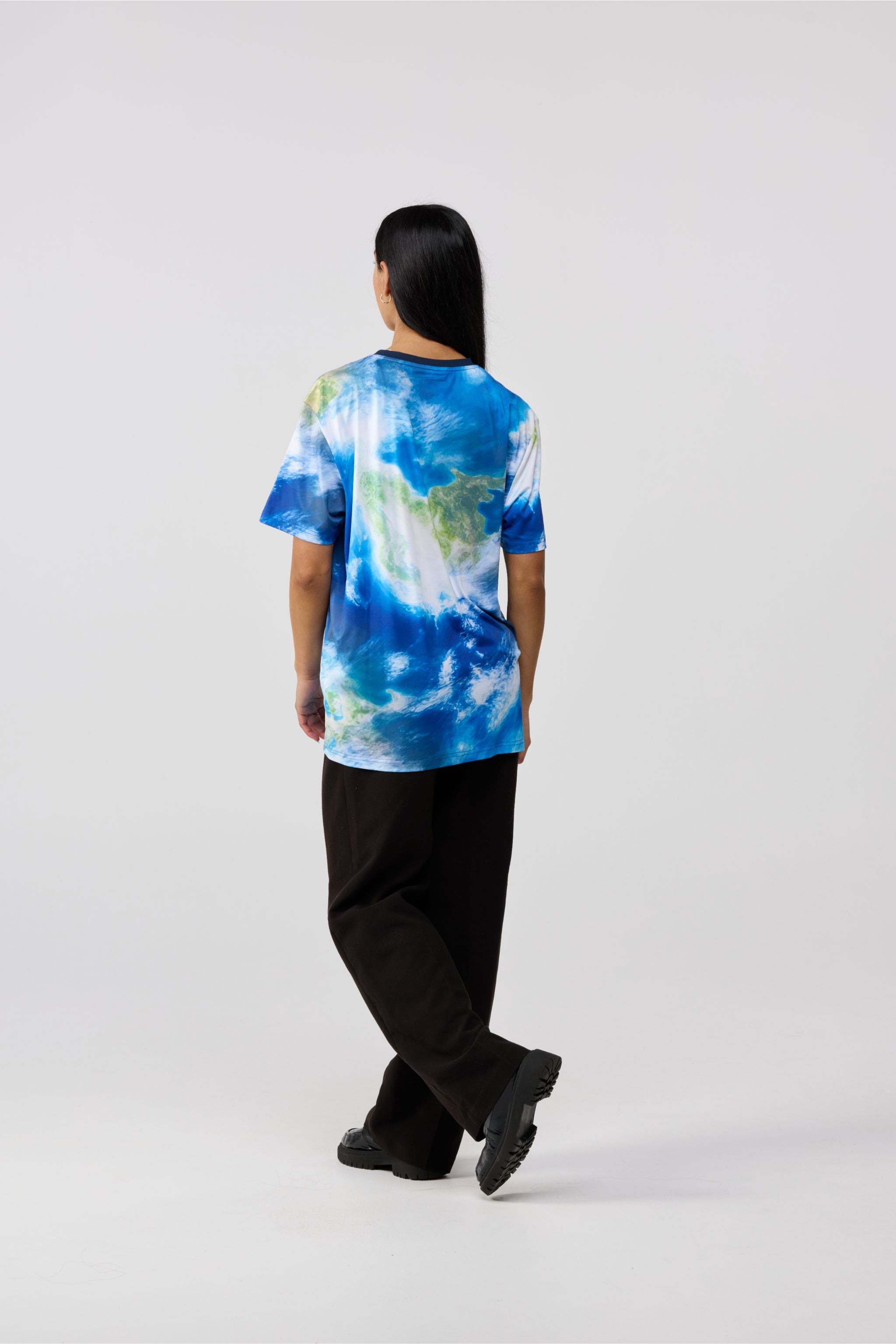 Women’s Earth View printed short sleeve crewneck – back view