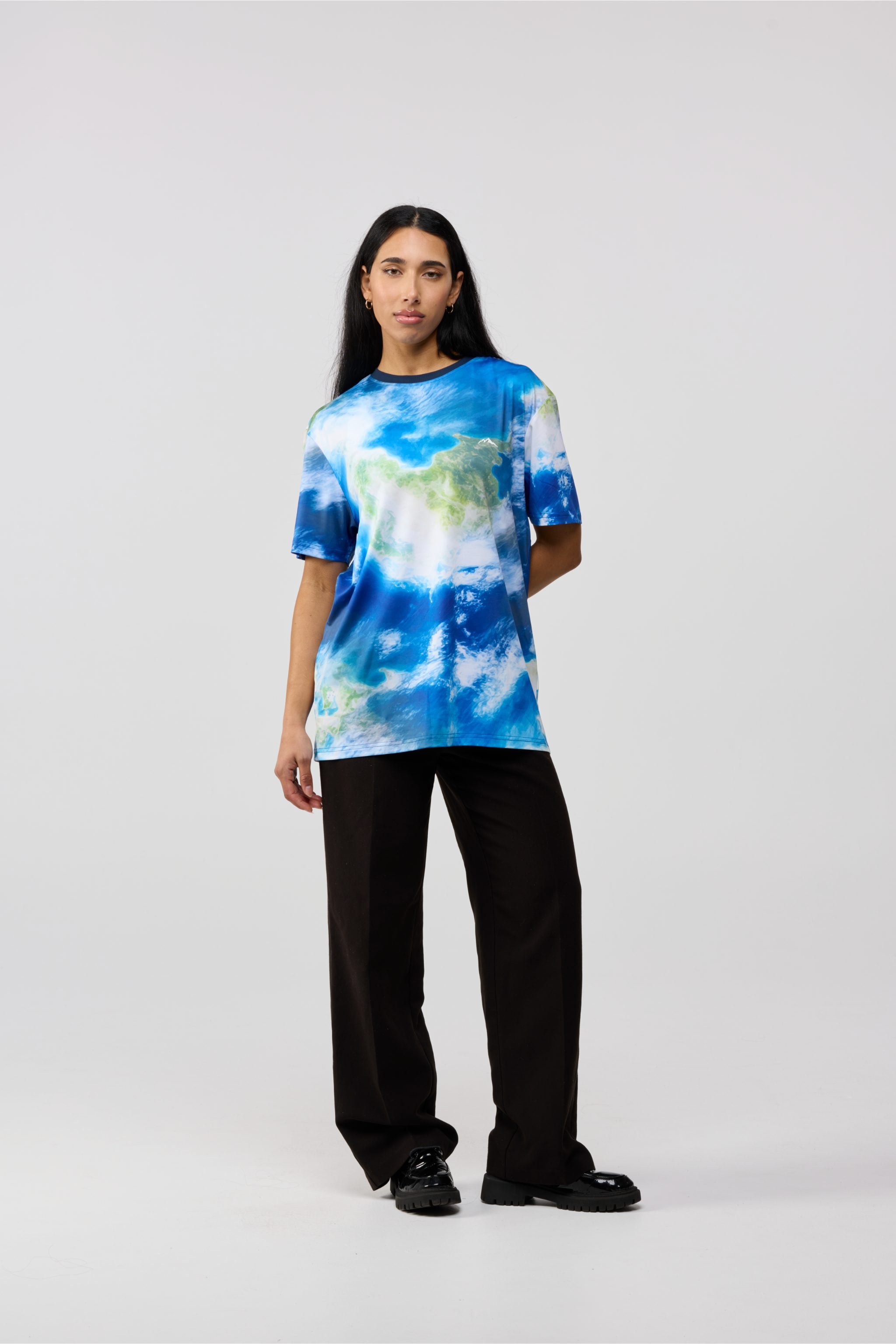 Women’s Earth View printed short sleeve crewneck – front view