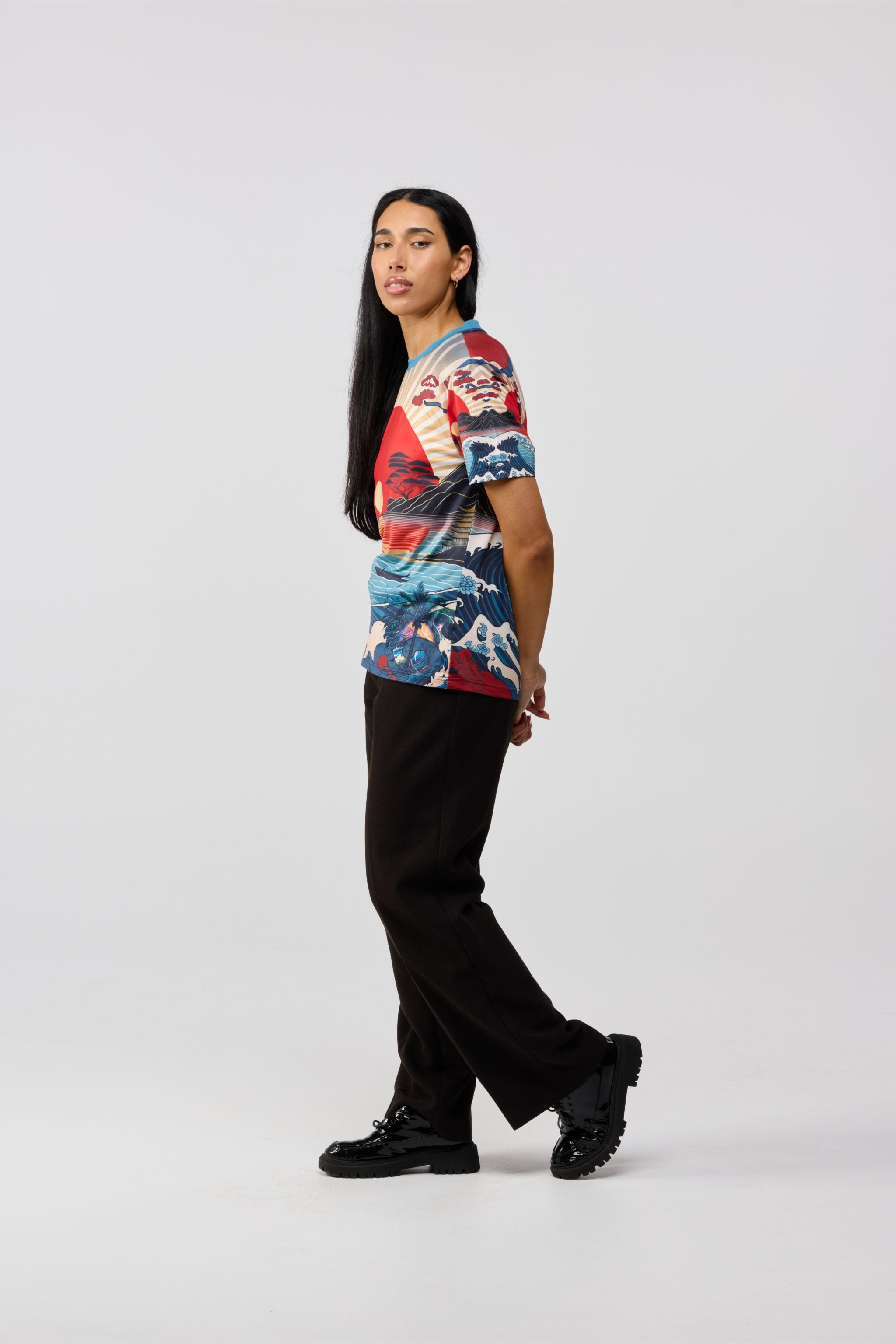 Women’s Pacific Aura printed short sleeve crewneck – side view